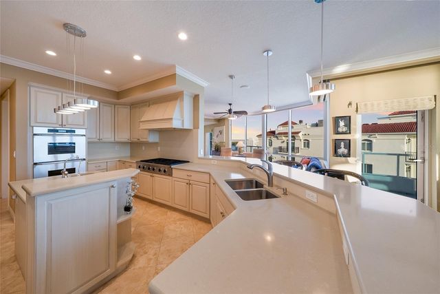 136 GOLDEN GATE POINT 602, Sarasota, FL 34236