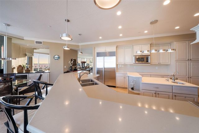 136 GOLDEN GATE POINT 602, Sarasota, FL 34236