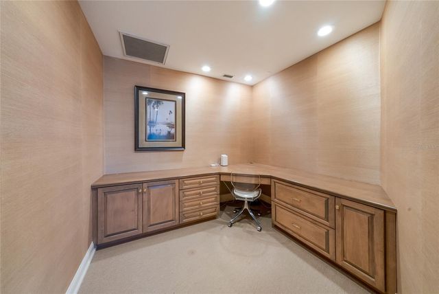 136 GOLDEN GATE POINT 602, Sarasota, FL 34236