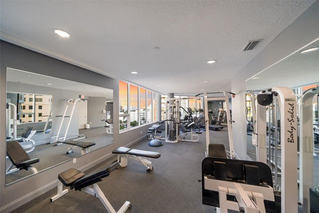 136 GOLDEN GATE POINT 602, Sarasota, FL 34236