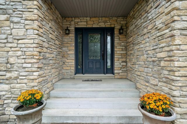 8126 Pristine Pine Trail, Eden Prairie, MN 55347