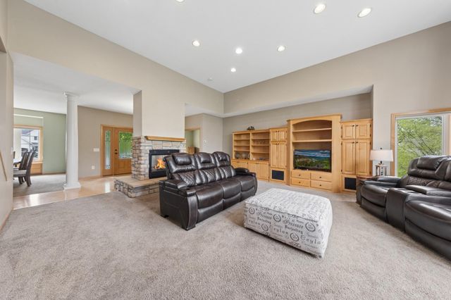 8126 Pristine Pine Trail, Eden Prairie, MN 55347