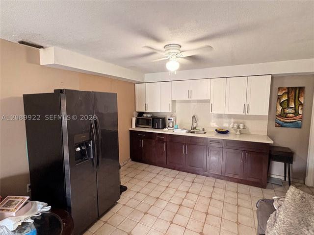 671 E 39th St, Hialeah, FL 33013