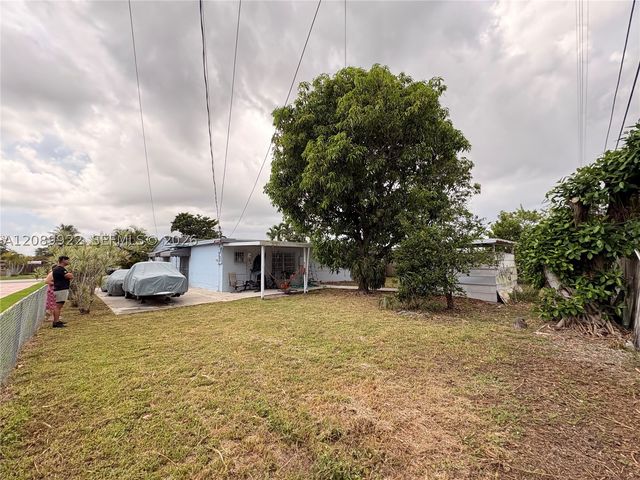 671 E 39th St, Hialeah, FL 33013