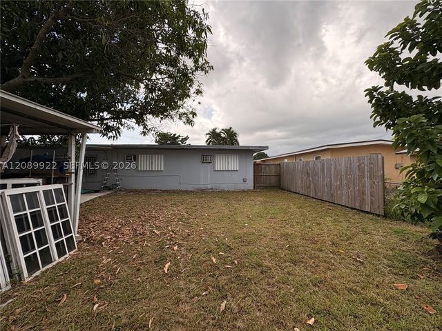 671 E 39th St, Hialeah, FL 33013