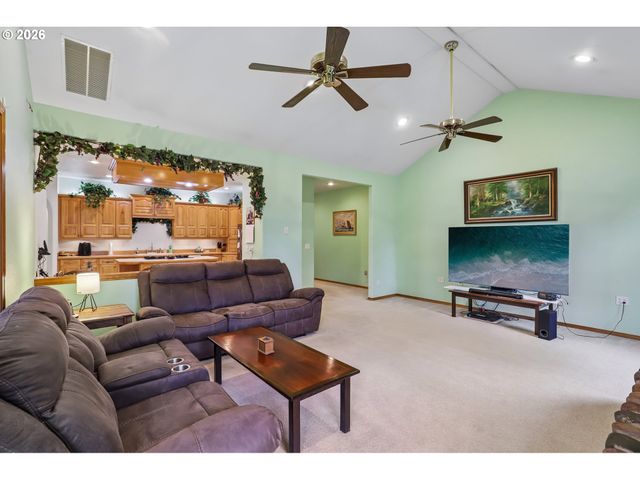 19301 SUNNYRIDGE Ct, Oregon City, OR 97045