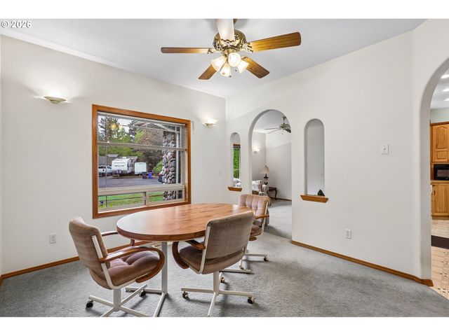 19301 SUNNYRIDGE Ct, Oregon City, OR 97045