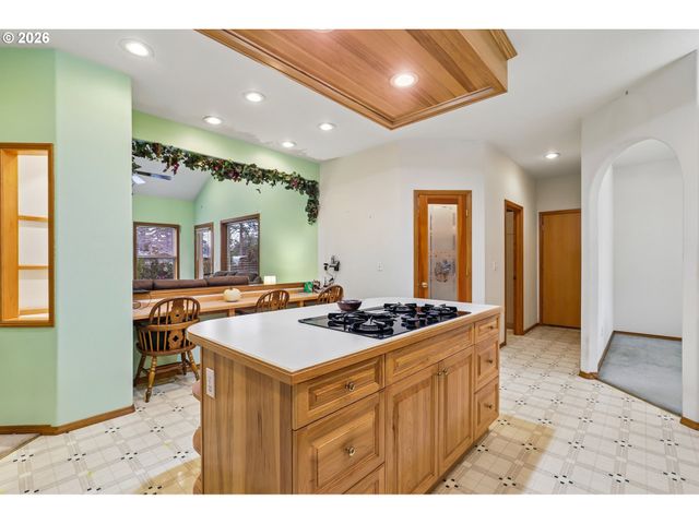 19301 SUNNYRIDGE Ct, Oregon City, OR 97045