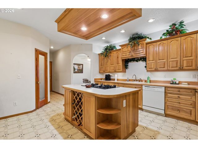 19301 SUNNYRIDGE Ct, Oregon City, OR 97045