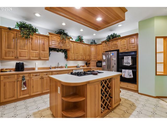 19301 SUNNYRIDGE Ct, Oregon City, OR 97045