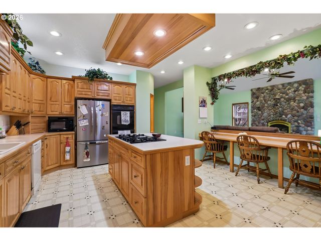 19301 SUNNYRIDGE Ct, Oregon City, OR 97045