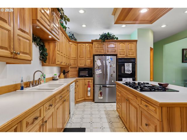 19301 SUNNYRIDGE Ct, Oregon City, OR 97045