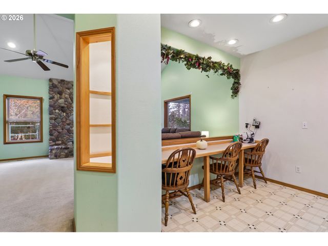19301 SUNNYRIDGE Ct, Oregon City, OR 97045