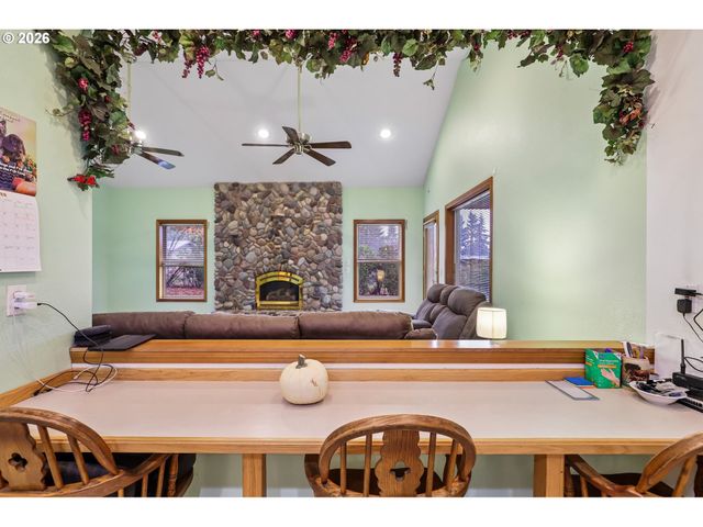 19301 SUNNYRIDGE Ct, Oregon City, OR 97045