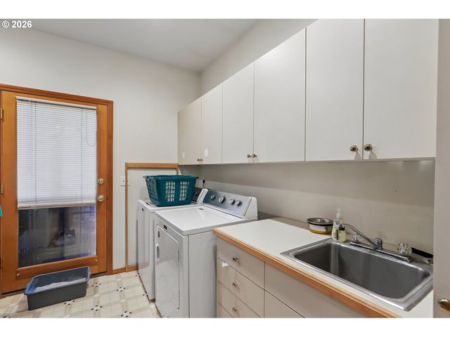 19301 SUNNYRIDGE Ct, Oregon City, OR 97045