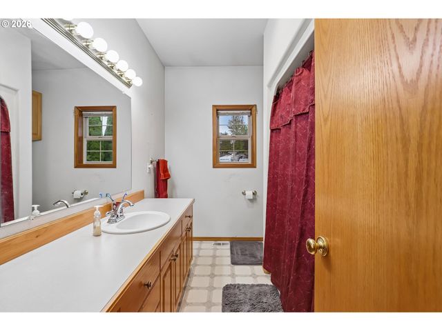 19301 SUNNYRIDGE Ct, Oregon City, OR 97045