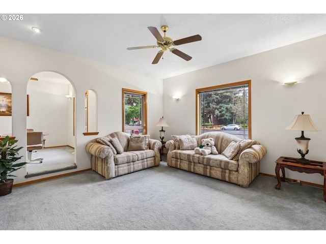 19301 SUNNYRIDGE Ct, Oregon City, OR 97045