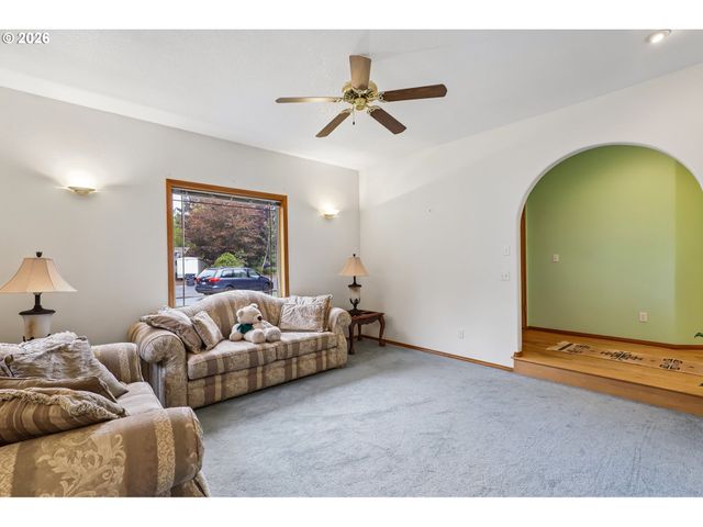 19301 SUNNYRIDGE Ct, Oregon City, OR 97045