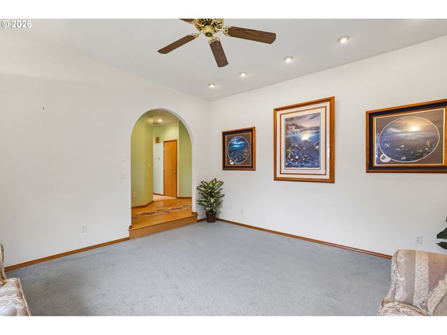 19301 SUNNYRIDGE Ct, Oregon City, OR 97045