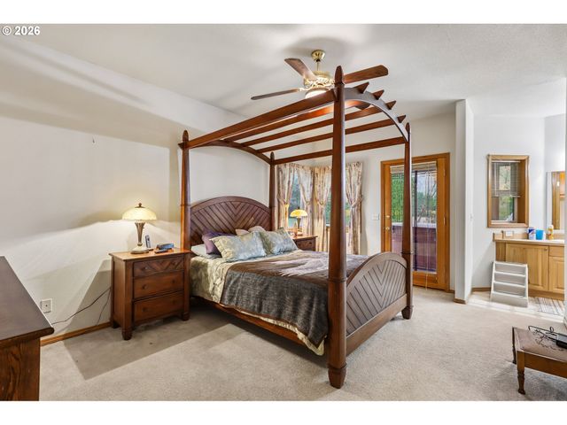 19301 SUNNYRIDGE Ct, Oregon City, OR 97045