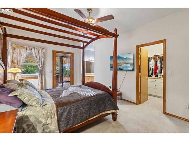 19301 SUNNYRIDGE Ct, Oregon City, OR 97045