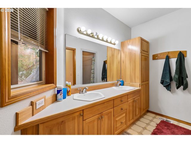 19301 SUNNYRIDGE Ct, Oregon City, OR 97045