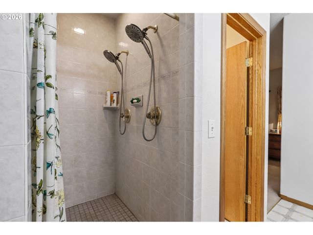 19301 SUNNYRIDGE Ct, Oregon City, OR 97045