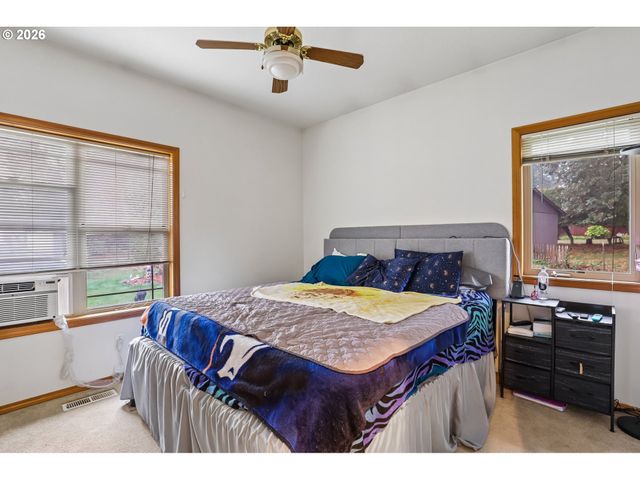19301 SUNNYRIDGE Ct, Oregon City, OR 97045