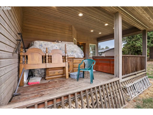 19301 SUNNYRIDGE Ct, Oregon City, OR 97045