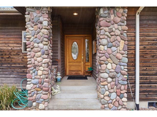 19301 SUNNYRIDGE Ct, Oregon City, OR 97045