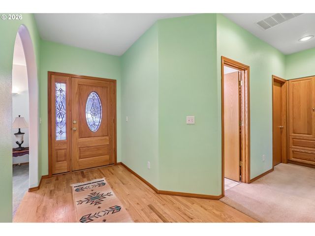 19301 SUNNYRIDGE Ct, Oregon City, OR 97045