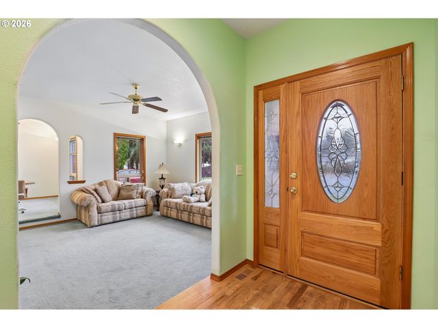 19301 SUNNYRIDGE Ct, Oregon City, OR 97045