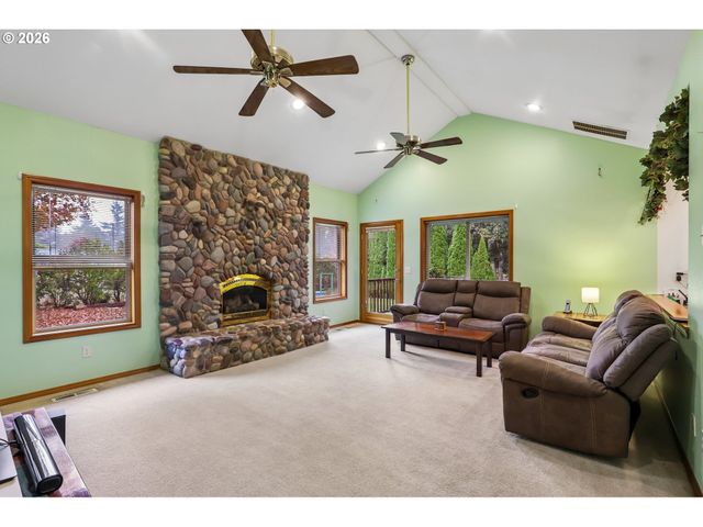 19301 SUNNYRIDGE Ct, Oregon City, OR 97045