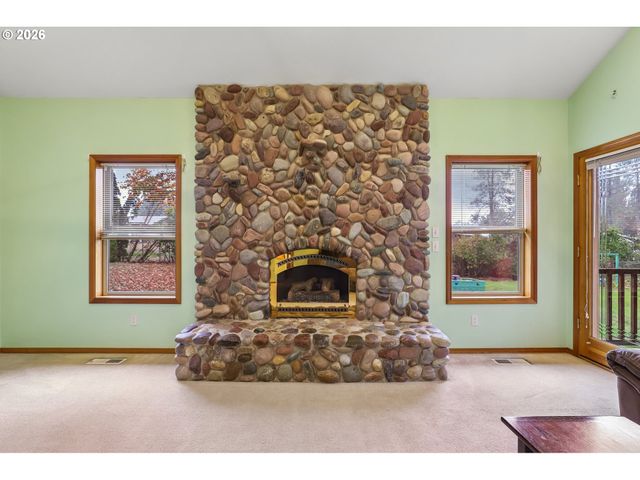 19301 SUNNYRIDGE Ct, Oregon City, OR 97045