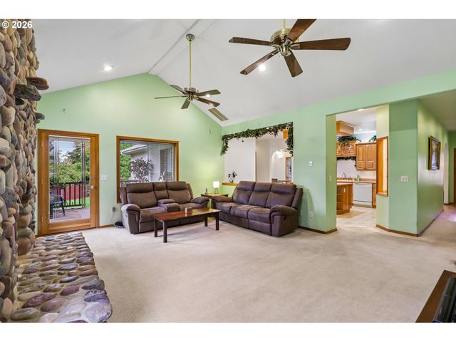 19301 SUNNYRIDGE Ct, Oregon City, OR 97045