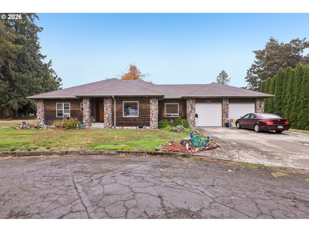 19301 SUNNYRIDGE Ct, Oregon City, OR 97045