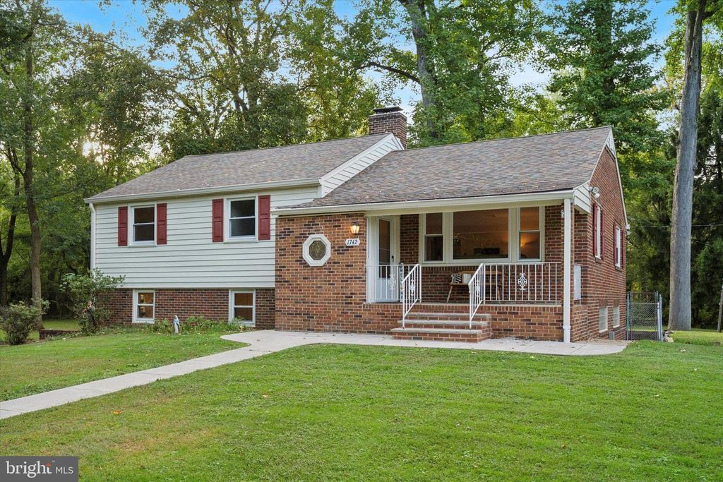 1742 PARADISE LN, Bensalem, PA 19020
