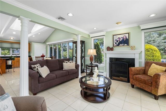 210 Wildflower Drive, Cranston, RI 02921