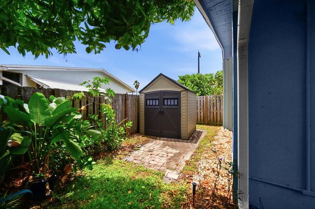 941 NE 23rd Court, Pompano Beach, FL 33064