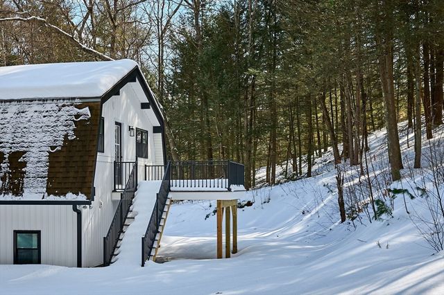 28 Cook Rd, Southampton, MA 01073