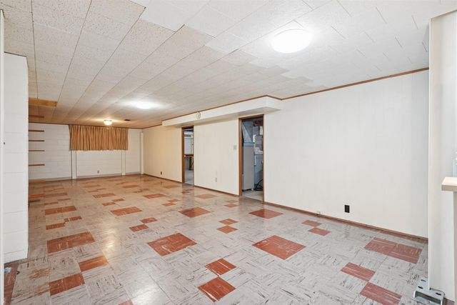 3236 Midway Drive, Waterloo, IA 50701