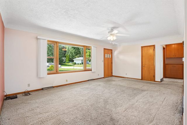 3236 Midway Drive, Waterloo, IA 50701