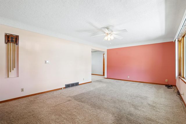 3236 Midway Drive, Waterloo, IA 50701