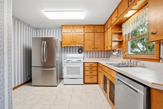 3236 Midway Drive, Waterloo, IA 50701