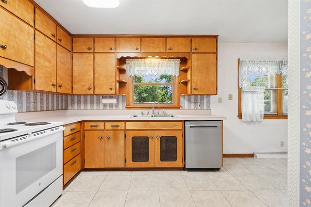 3236 Midway Drive, Waterloo, IA 50701