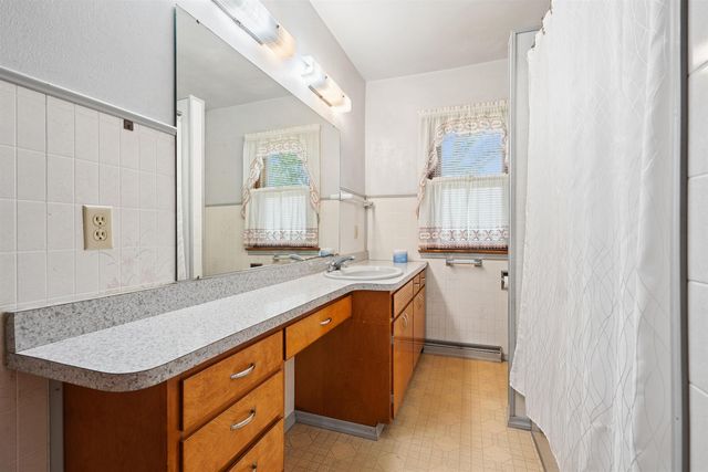 3236 Midway Drive, Waterloo, IA 50701