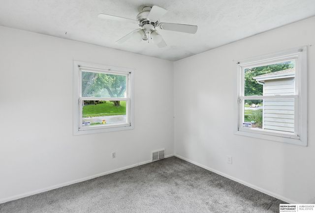 8660 Westridge Drive, Omaha, NE 68124