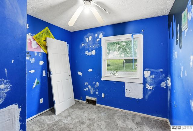 8660 Westridge Drive, Omaha, NE 68124