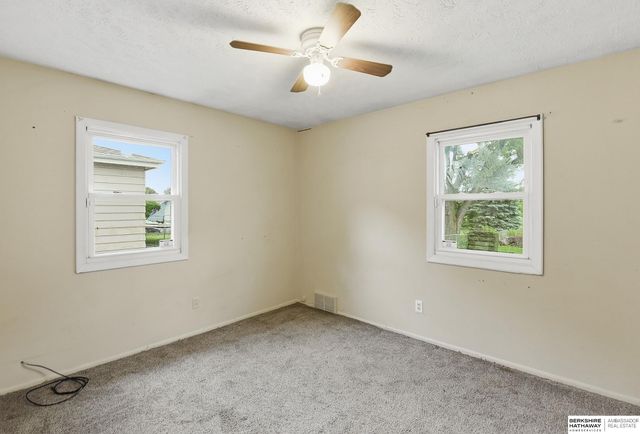 8660 Westridge Drive, Omaha, NE 68124