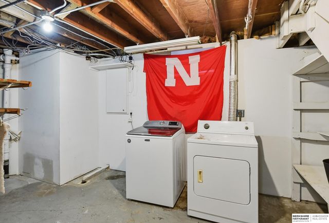 8660 Westridge Drive, Omaha, NE 68124